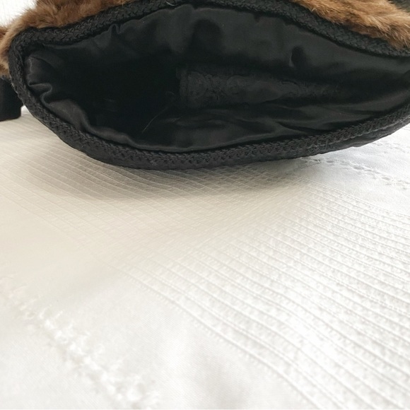 VINTAGE HAND CRAFTED BROWN FUR BLACK EMBROIDERED MUFF HAND WARMER POUCH - OS - Picture 9 of 9